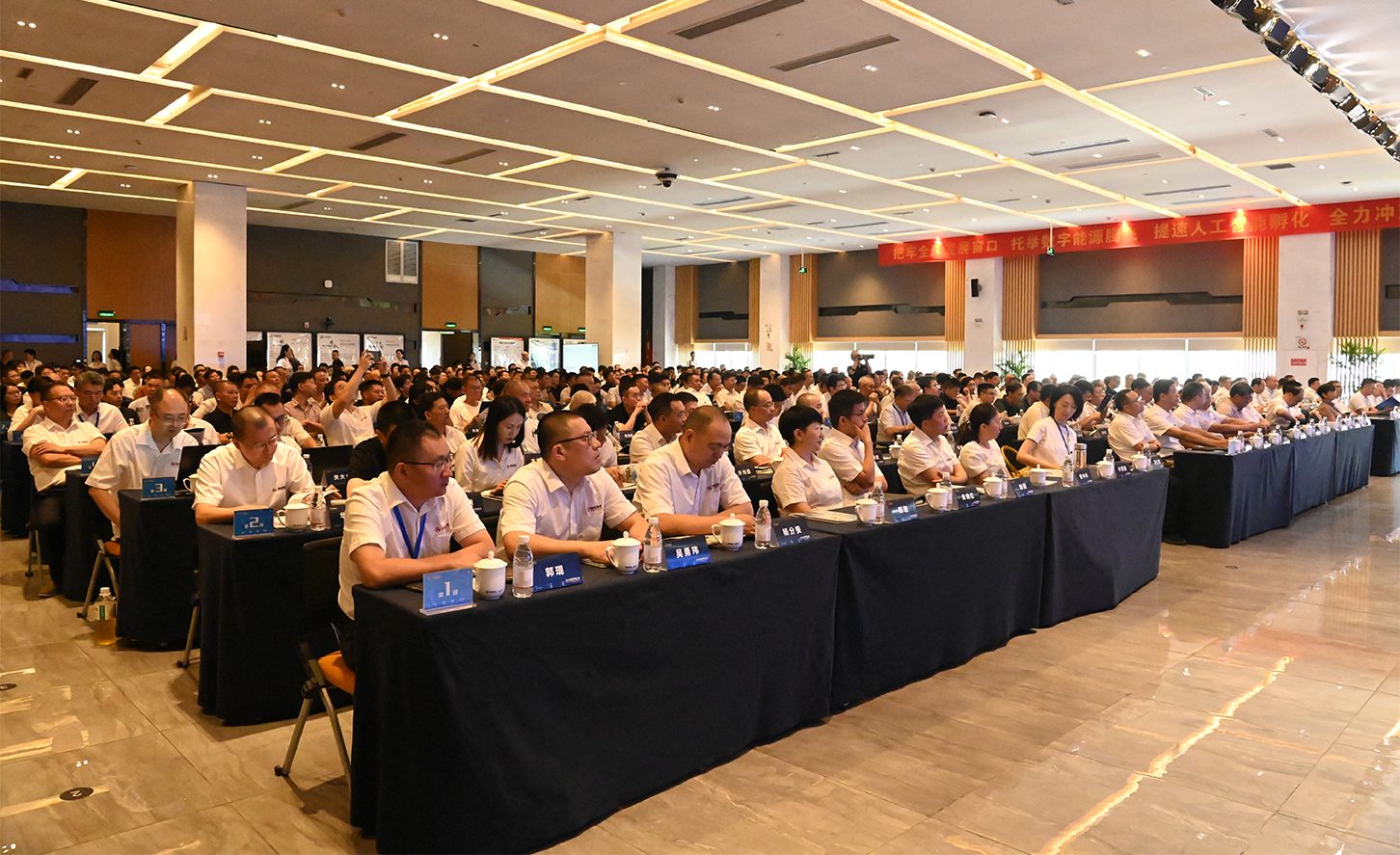 踔厲奮發(fā)四曲線，乘風(fēng)破浪十五五——銀輪股份2025年度戰(zhàn)略研討會(huì)綜述